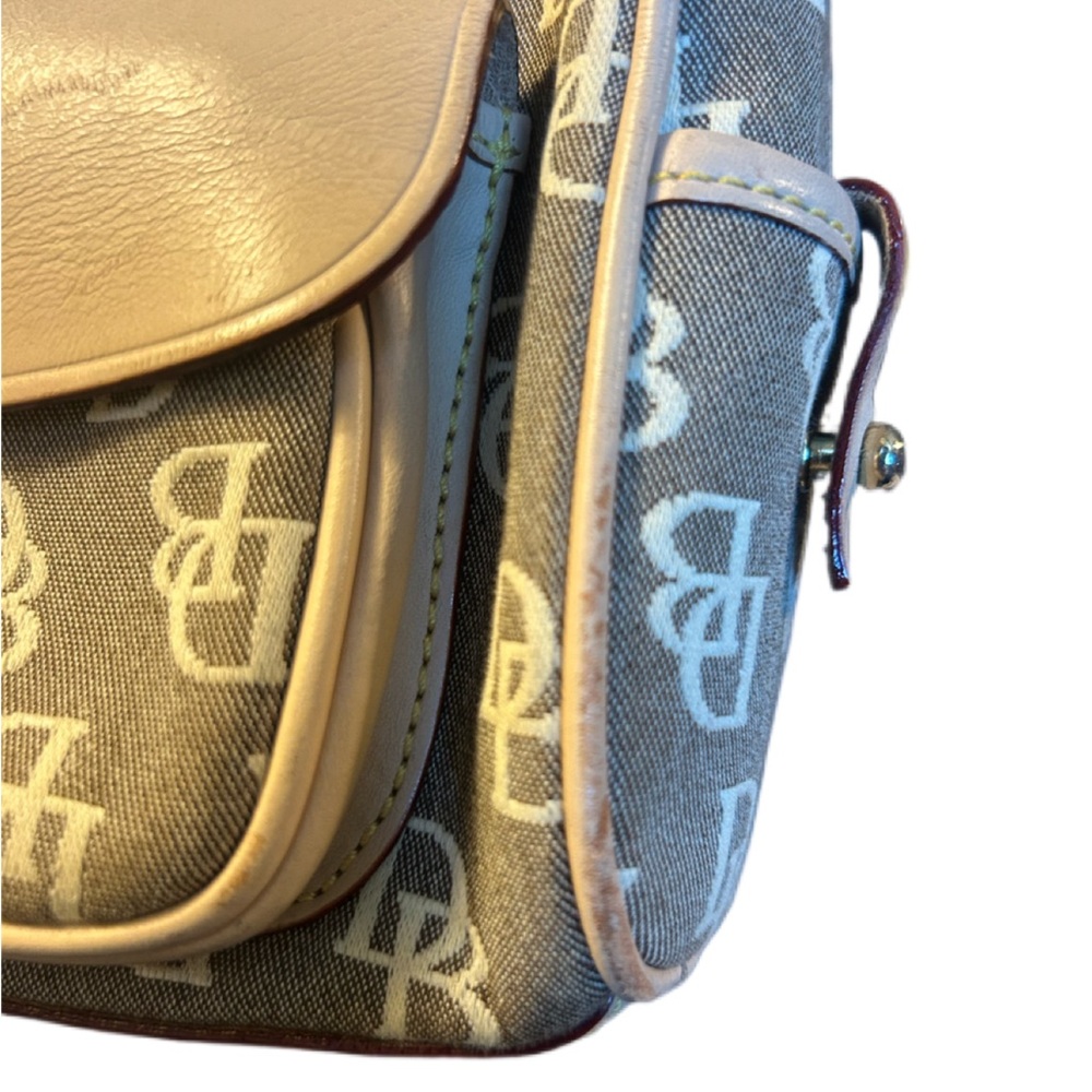 Dooney & Bourke Purse in great condition 7x10.5 - Picture 4 of 5